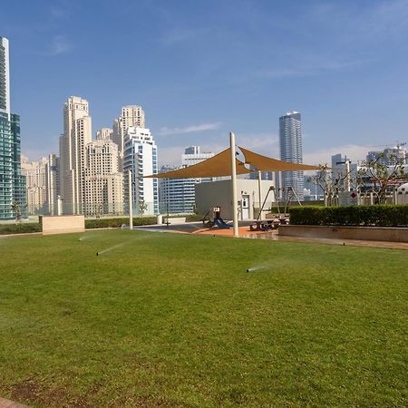 דובאי Waves Holiday Home - Waterfront Apartment With Breathtaking Sea Views מראה חיצוני תמונה