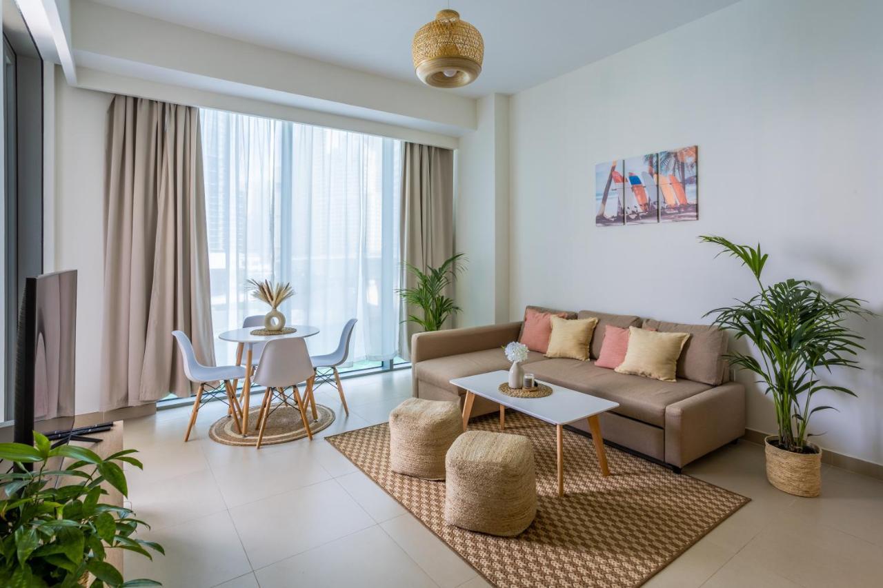 דובאי Waves Holiday Home - Waterfront Apartment With Breathtaking Sea Views מראה חיצוני תמונה