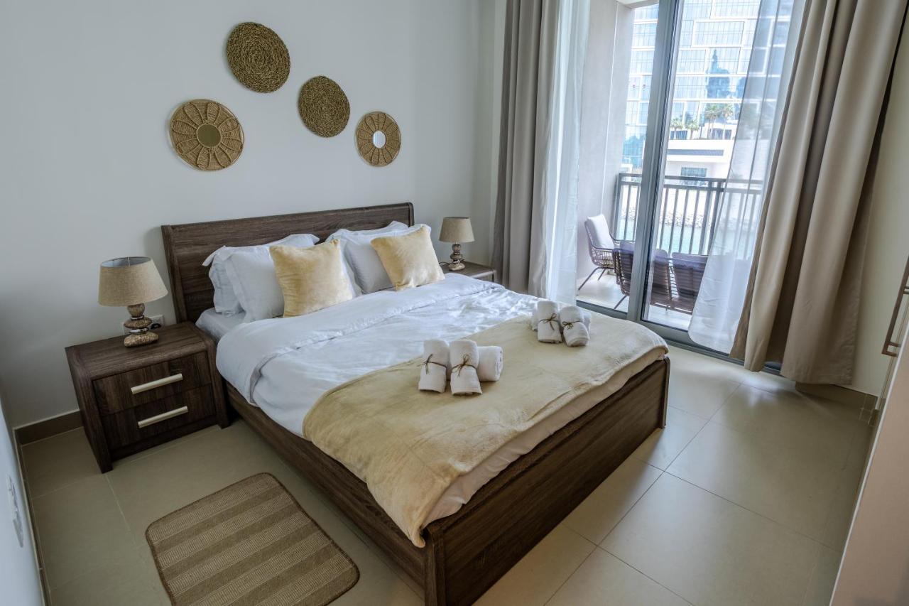 דובאי Waves Holiday Home - Waterfront Apartment With Breathtaking Sea Views מראה חיצוני תמונה