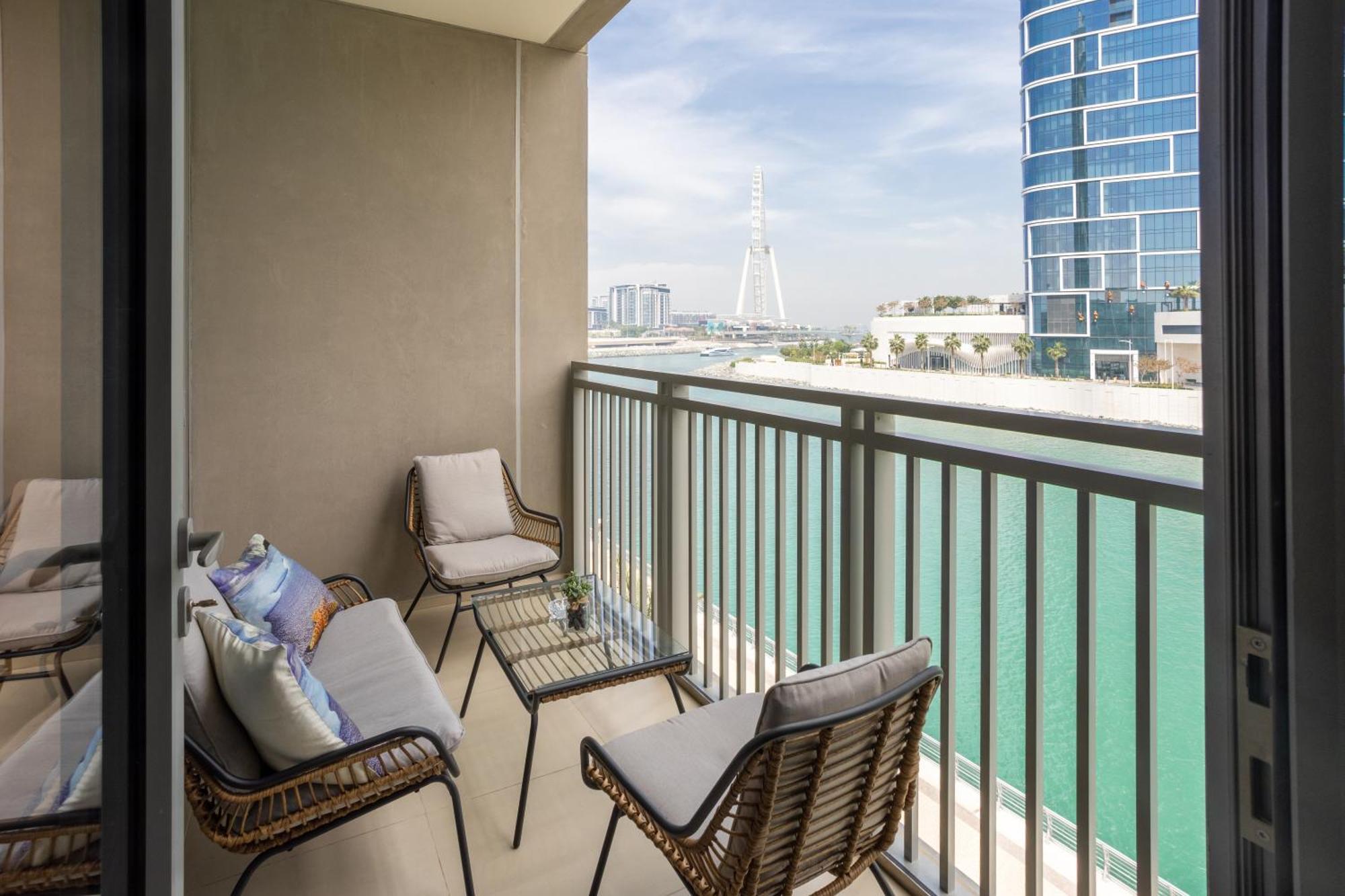 דובאי Waves Holiday Home - Waterfront Apartment With Breathtaking Sea Views מראה חיצוני תמונה